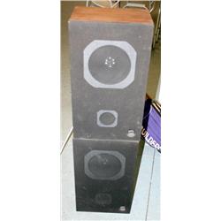 2 HITACHI SPEAKERS  MODEL SS-882C
