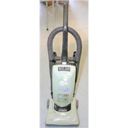 DIRT DEVIL FEATHER LIGHT VACUUM