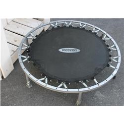 TRAMPOLINE & PIKET FENCED SHELF