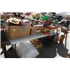 Image 1 : TABLE LOT OF MISC ITEMS