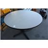 Image 1 : Round table
