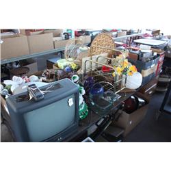 Table lot of household items, kitchen, electronics