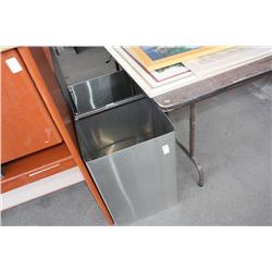 Set of two Metal Cans