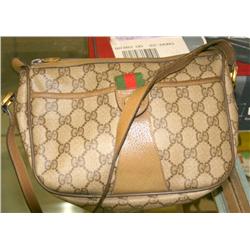 WOMANS GUCCI PURSE