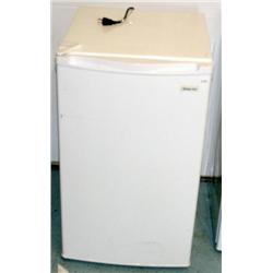 MAGIC CHEF MINI REFRIGERATOR