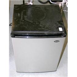 SANYO MINI FRIDGE
