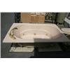 Image 1 : LARGE BATH TUB