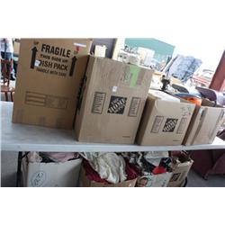 Table lot of miscellaneous cloth, items