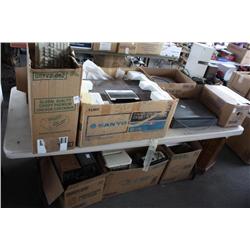 Table lot of miscellaneous electronics, items