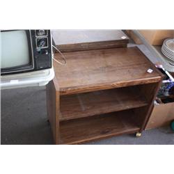 Set of 2 rolling wooden shelves