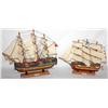 Image 1 : 2 Collectible Ships