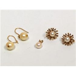 White Pearl Pendant & White Pearl Earrings