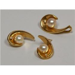 7.00mm White Pearl Pendant & Pearl Earrings