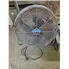 Image 3 : 2 Pc - High velocity floor fan & explosion proof wall fan
