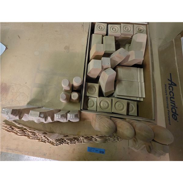 Group - Assorted solid wood furniture legs, appliques & corbels