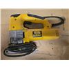 Image 2 : 4 Pc - Porter Cable Biscuit jointer, Makita belt sander & router, DeWalt jigsaw