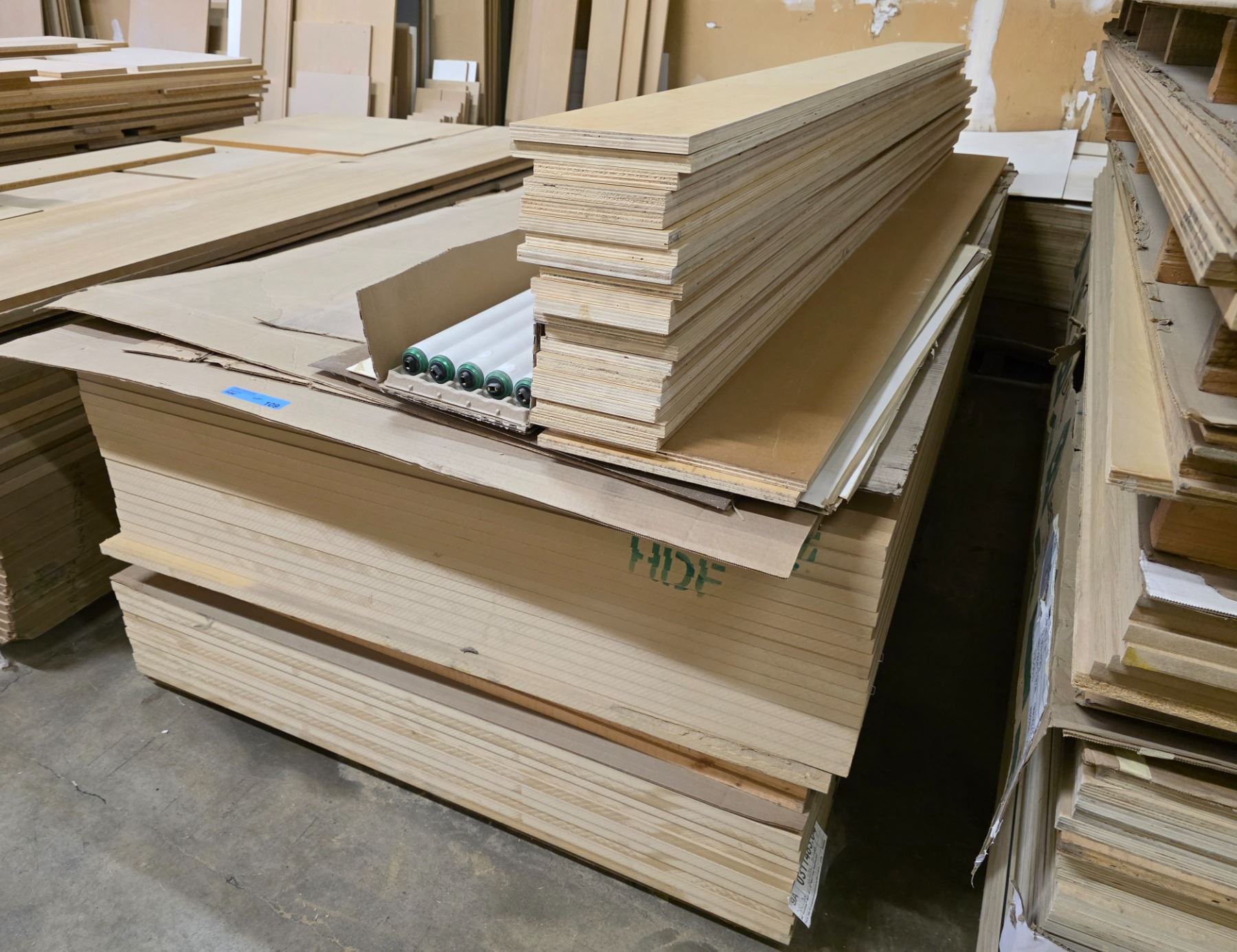 Maple Pallets Pallet - (x28) 4x8' Sheets of MDF +Maple plywood off-cuts