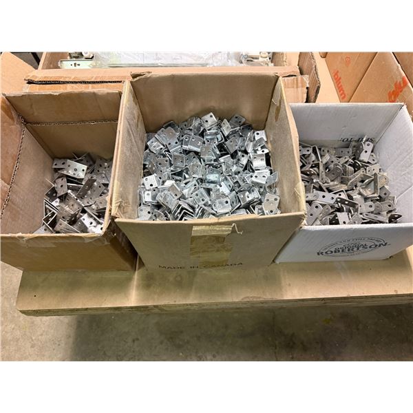 3 Pc - Boxes of 90 degree angle brackets