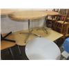 Image 2 : 8 Tables