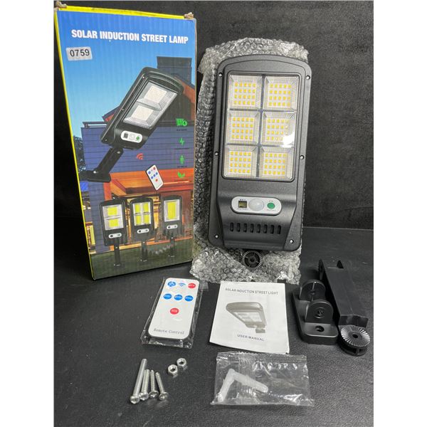 1 Solar Induction Street Lamp for Outdoors with Remote Control - New