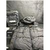 Image 2 : Hewinze Hooded Heated Vest for Men/Women with Rechargeable Battery Pack (Size 2XL) - New!