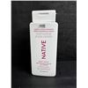Image 1 : Native Cherry and Vanilla Macaron Body Wash 532ml - New