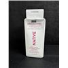 Image 1 : Native Cherry and Vanilla Macaron Body Wash 532ml - New