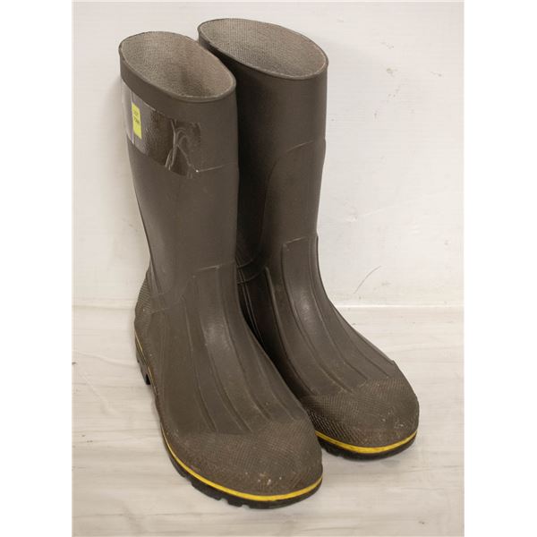 GREY STEEL TOE RUBBER BOOT - 10