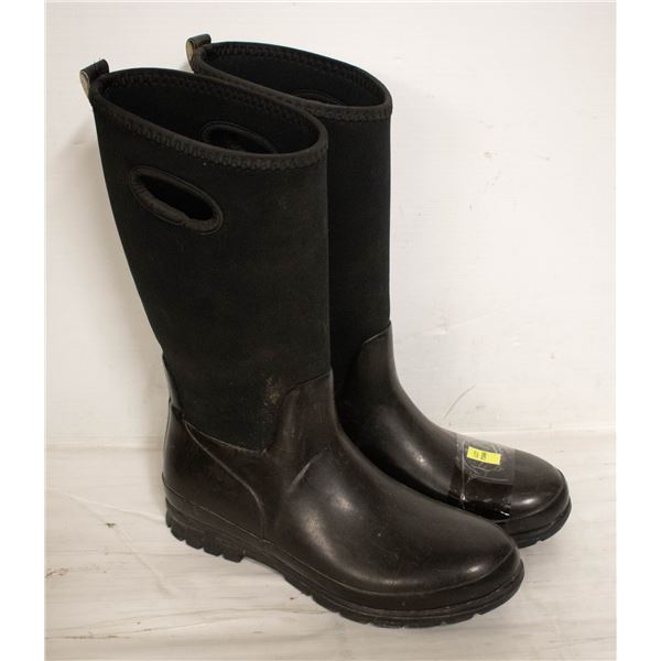 WOMAN'S SIZE 10 WINTER RUBBER BOOT