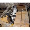 Image 1 : PALLET OF ASSORTED AUTOMOTIVE / INDUSTRIAL PARTS