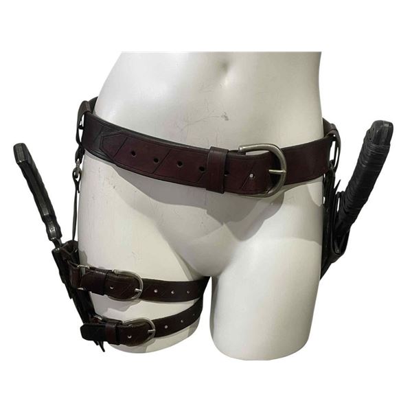 Legends of Tomorrow (2016-2022) - Cassandra Savage (Casper Crump) Knifes and Belt Rig