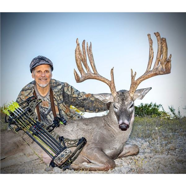 3-day Texas Whitetail (up to 230 SCI) Hunt for One Hunter and One Non-hunter