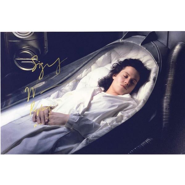 Aliens Sigourney Weaver facsimile signed movie photo