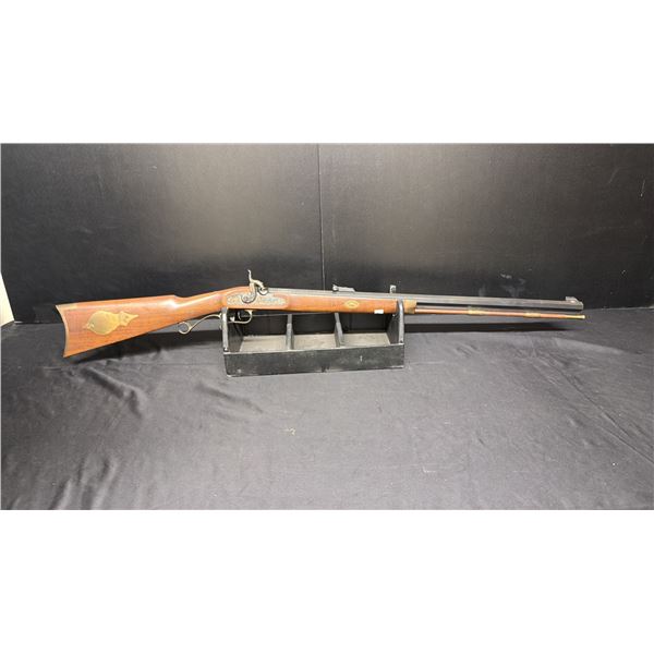 THOMPSON CENTER ARMS .45 CAL HAWKEN BLACK POWDER GUN WITH OCTAGON BARREL