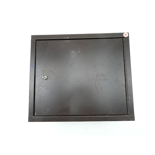 METAL GUN / AMMO CABINET LOT