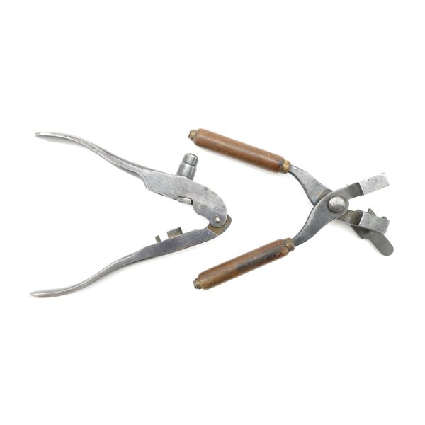 VINTAGE WINCHESTER HAND RELOADING TOOL AND BULLET MOLD LOT