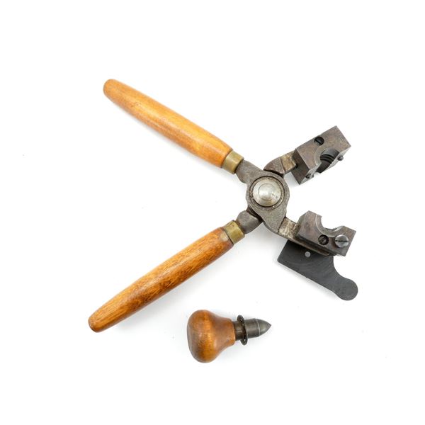 LYMAN .575 CAL. BULLET MOLD WITH HANDLES ATTACHED, ETC. LOT