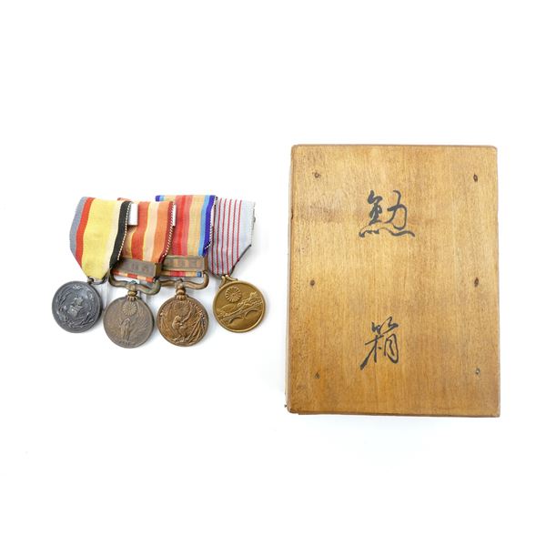 ASSORTED PRE-WWII / WWII JAPANESE MILITARY MEDALS LOT