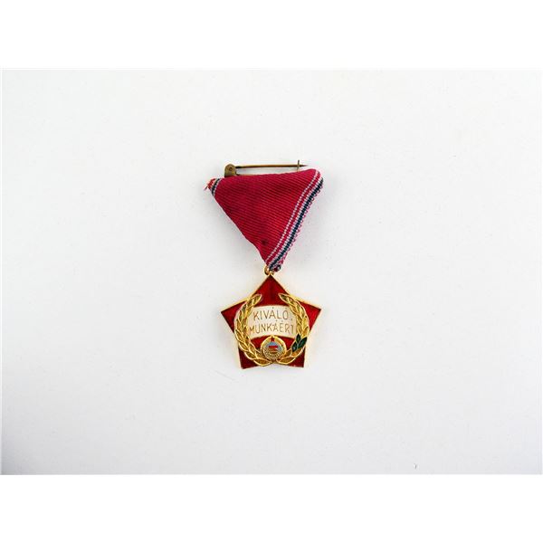 1949-1989 HUNGARIAN MILITARY KIVALO MUNKAERT (FOR EXCELLENT WORK) MEDAL
