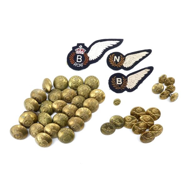 ASSORTED WWII CANADIAN BUTTONS AND BADGES LOT