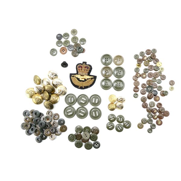 ASSORTED CANADIAN MILITARY BUTTONS AND BADGE LOT