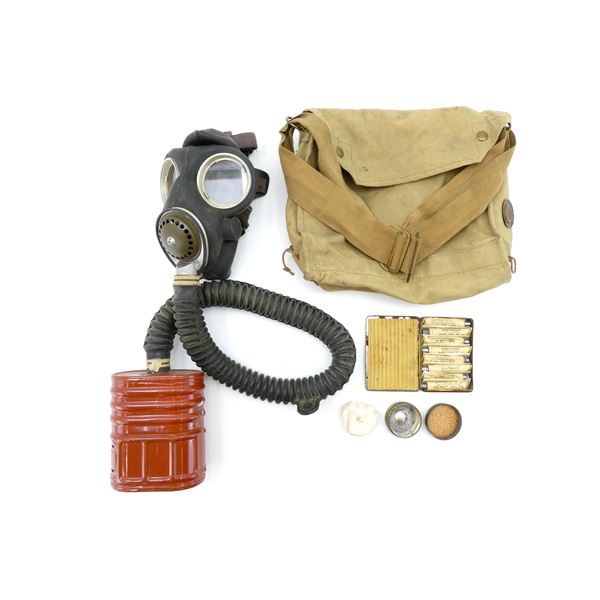 WWII CANADIAN MILITARY NO.4 MKIII GAS MASK / FILTER AND ACCESSORIES LOT