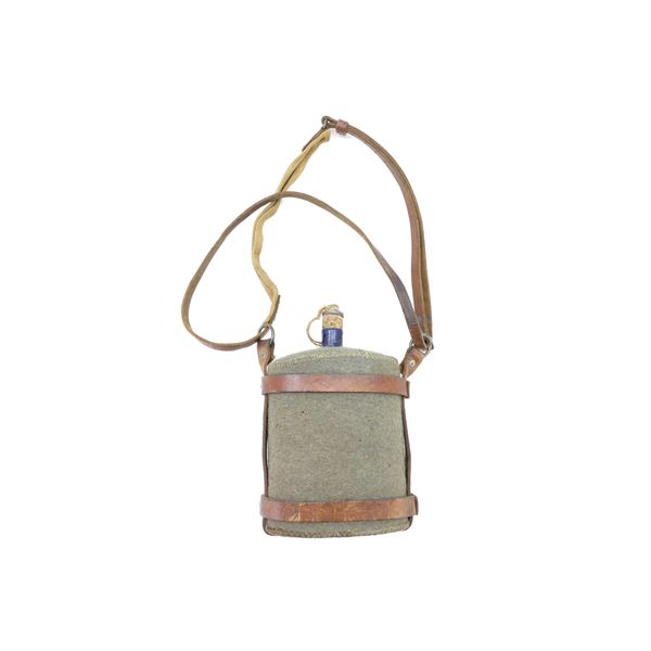 WWI ERA CANADIAN / BRITISH MILITARY CANTEEN WITH LEATHER CARRIER