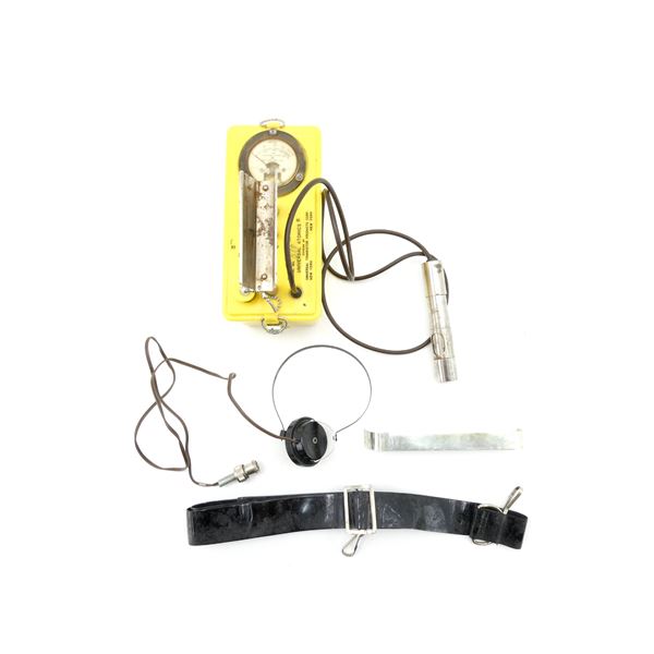 1950'S / 1960'S CANADIAN CIVIL DEFENSE CD V-700 GEIGER COUNTER