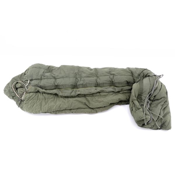 1980'S U.S. MILITARY EXTREME COLD SLEEPING BAG