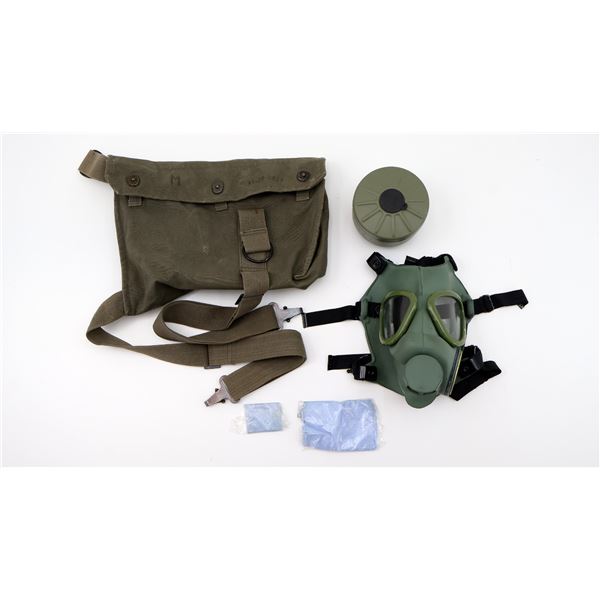 YUGOSLAVIAN M-59 GAS MASK KIT