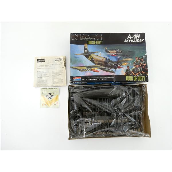 MONOGRAM NAM TOUR OF DUTY A-1H SKYRAIDER MODEL KIT