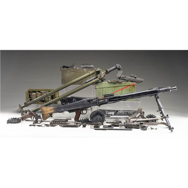 WELL ACCESSORIZED MG-42 GPMG DISPLAY GUN / PARTS