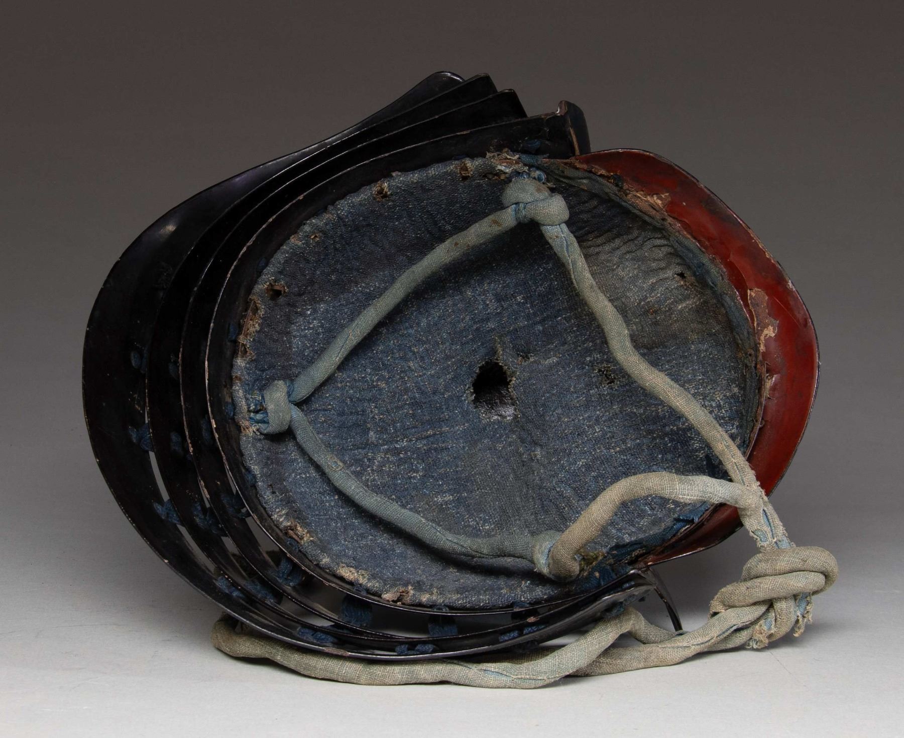 Shikoro Types JAPANESE HINENO ZUNARI KABUTO WITH FOUR SHIKORO. - Poulin Auctions