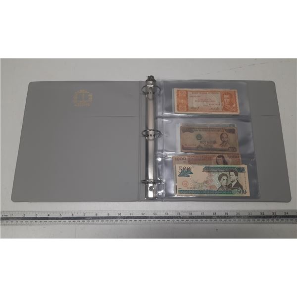 Binder of Foreign Currency. (Total 16 Notes)
